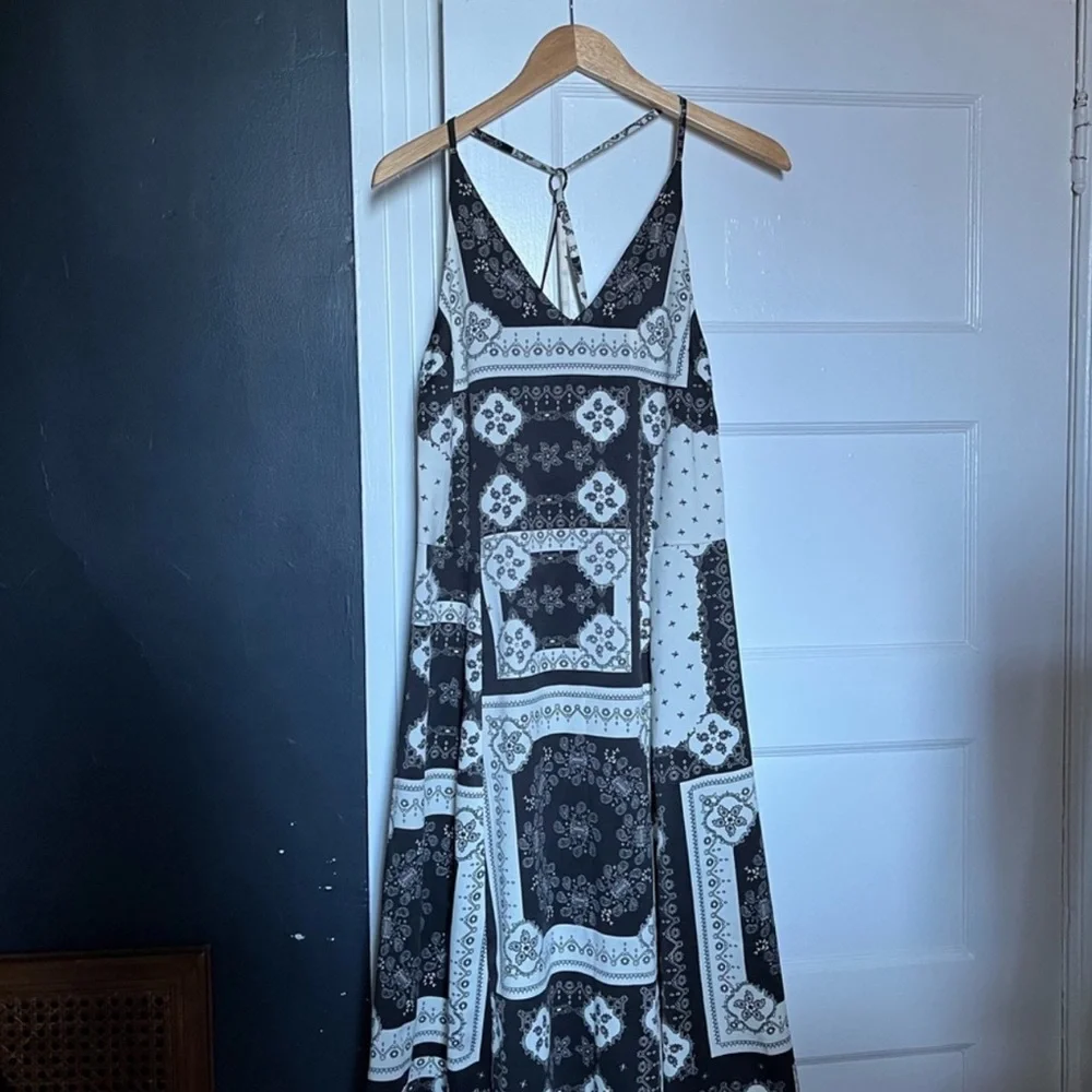 Topshop Black and White Patterned Midi Dress - Picture 4 of 4